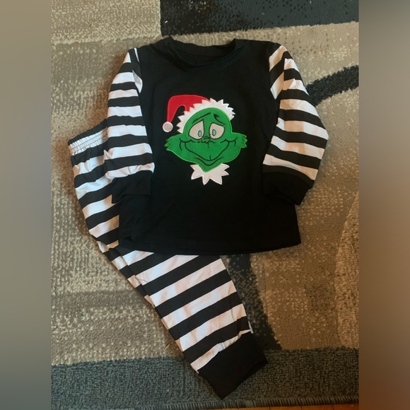 Grinch pj set - Picture 1 of 1